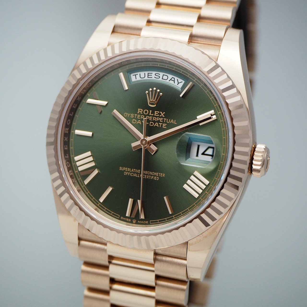 Rolex Day-Date 40, 18k Rose Gold 228235 Green Box Papers Bj-2022
